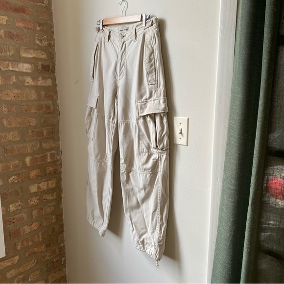 TNA Pants - TNA ARITZIA SIZE 8 cream cargos Women's Tan Cargo Pants